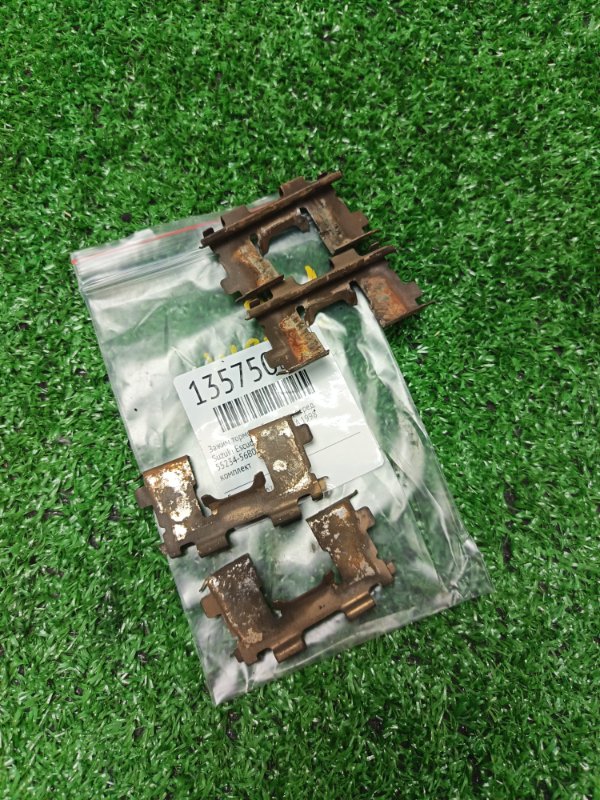 Зажим тормозной колодки Suzuki Escudo TD02W G16A 1998 передний (б/у)