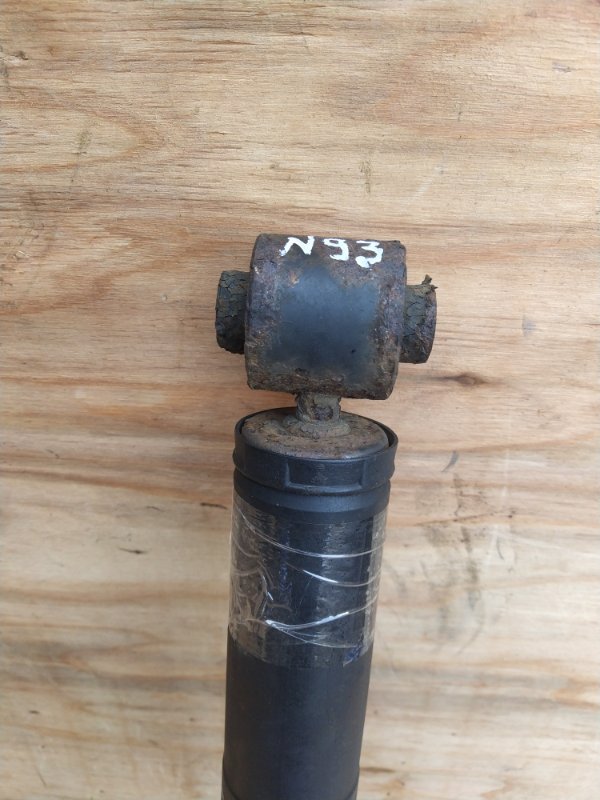 Амортизатор Nissan X-Trail TNT31 QR25 2008 задний (б/у) Амортизатор Nissan X-Trail TNT31 QR25 2008 задний (б/у)