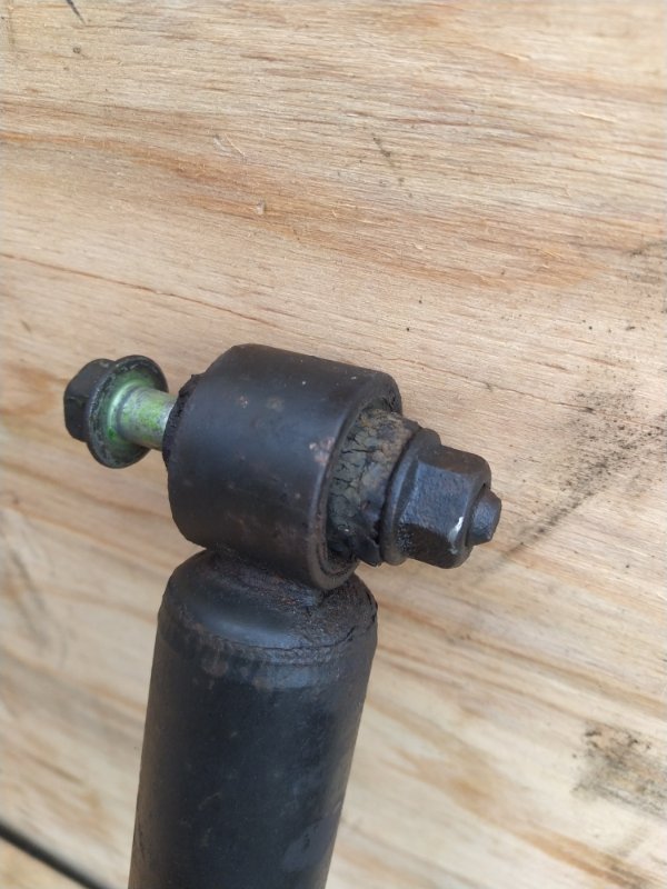 Амортизатор Nissan X-Trail TNT31 QR25 2008 задний (б/у) Амортизатор Nissan X-Trail TNT31 QR25 2008 задний (б/у)