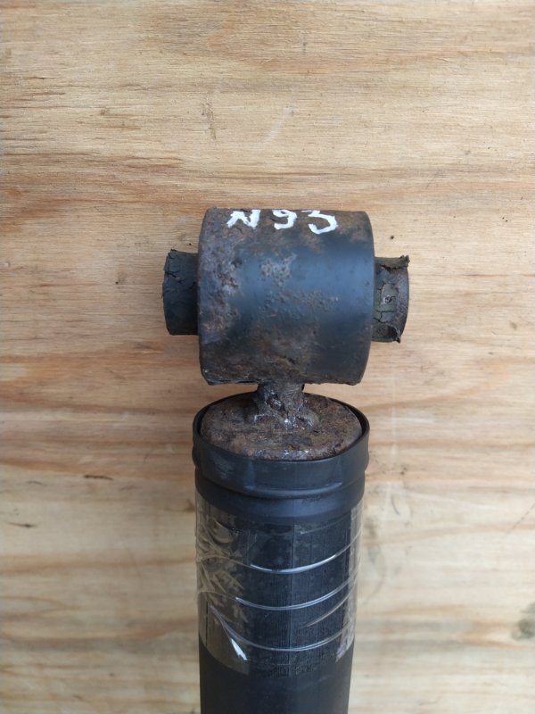 Амортизатор Nissan X-Trail TNT31 QR25 2008 задний (б/у) Амортизатор Nissan X-Trail TNT31 QR25 2008 задний (б/у)