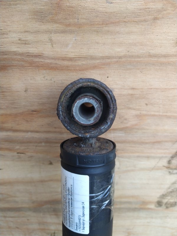 Амортизатор Nissan X-Trail TNT31 QR25 2008 задний (б/у) Амортизатор Nissan X-Trail TNT31 QR25 2008 задний (б/у)