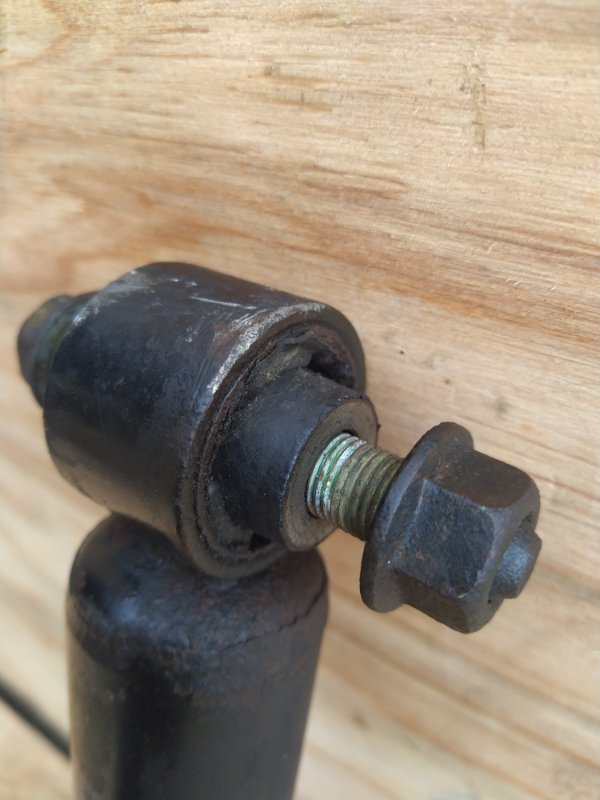 Амортизатор Nissan X-Trail TNT31 QR25 2008 задний (б/у) Амортизатор Nissan X-Trail TNT31 QR25 2008 задний (б/у)