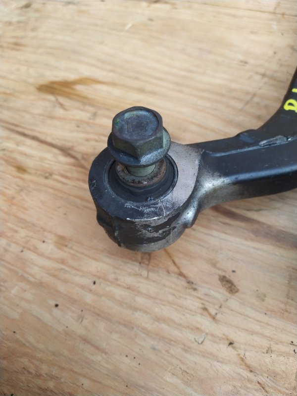 Рычаг поперечный Nissan X-Trail TNT31 QR25 2008 задний (б/у) Рычаг поперечный Nissan X-Trail TNT31 QR25 2008 задний (б/у)