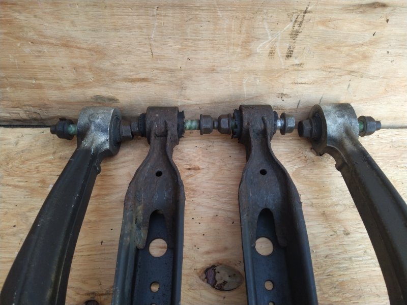 Рычаг поперечный Nissan X-Trail TNT31 QR25 2008 задний (б/у) Рычаг поперечный Nissan X-Trail TNT31 QR25 2008 задний (б/у)