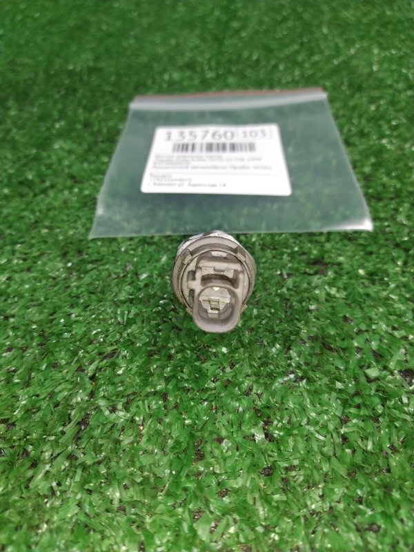 Датчик давления масла Toyota Vista Ardeo SV50 3S-FSE 1999 (б/у) Датчик давления масла Toyota Vista Ardeo SV50 3S-FSE 1999 (б/у)