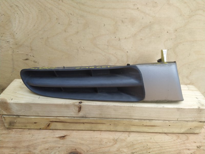 Заглушка бампера Toyota Ipsum SXM10 3SFE 2000 передняя правая (б/у)