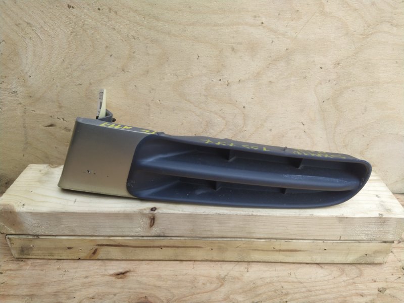 Заглушка бампера Toyota Ipsum SXM10 3SFE 1999 передняя левая (б/у)