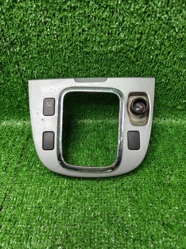 Накладка на консоль кпп Suzuki Escudo TL52W J20A 2004 (б/у)