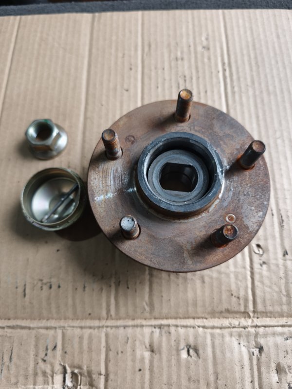 Ступица Nissan Cefiro A32 задняя (б/у)