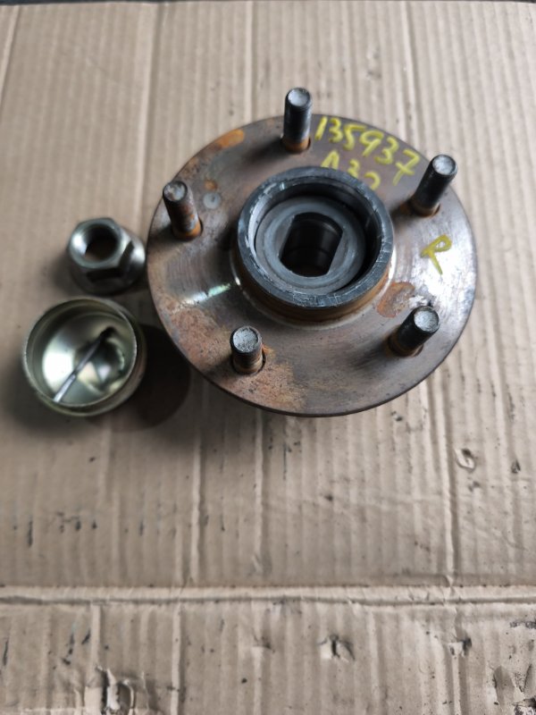 Ступица Nissan Cefiro A32 задняя (б/у)