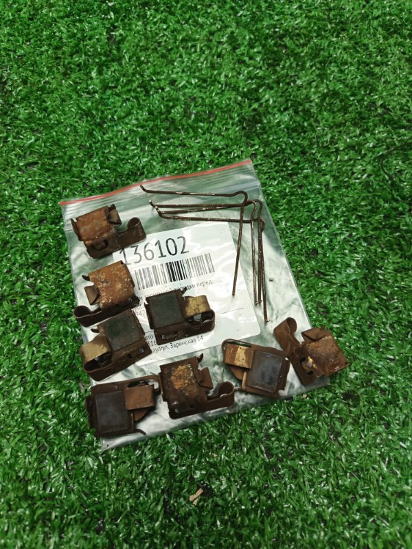 Зажим тормозной колодки Toyota Ipsum SXM10 передний (б/у)