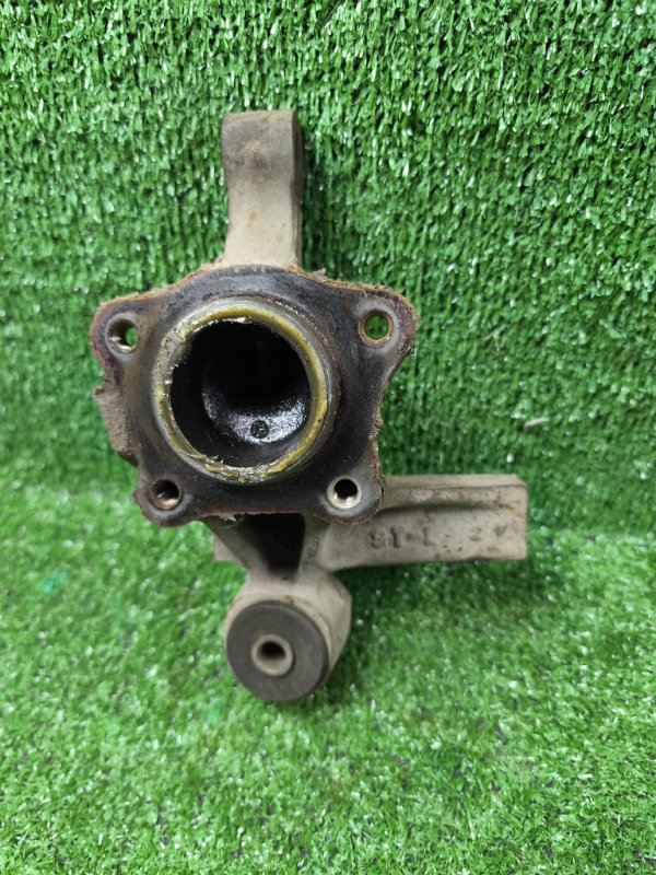 Цапфа Toyota Camry SV30 задняя левая (б/у)