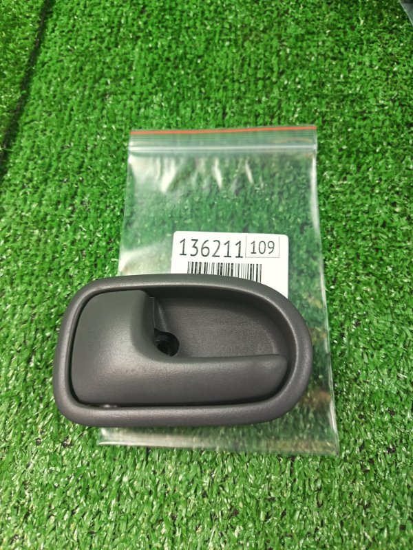 Ручка двери внутренняя Mazda Familia S-Wagon BJ5W ZLDE 1998 задняя левая (б/у)