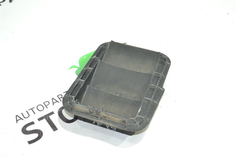 Клапан вентиляции багажного отсека Toyota Corolla Spacio NZE121 1NZ 2002 (б/у)