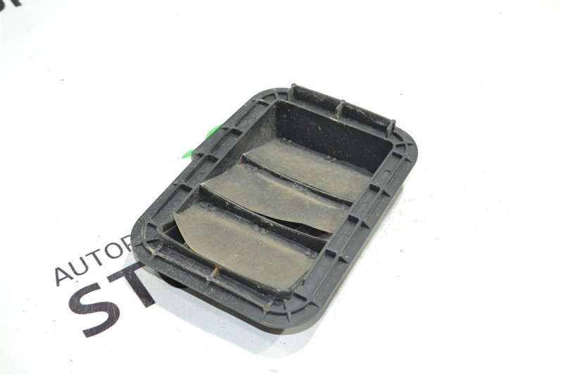 Клапан вентиляции багажного отсека Toyota Corolla Spacio NZE121 1NZ 2002 (б/у)