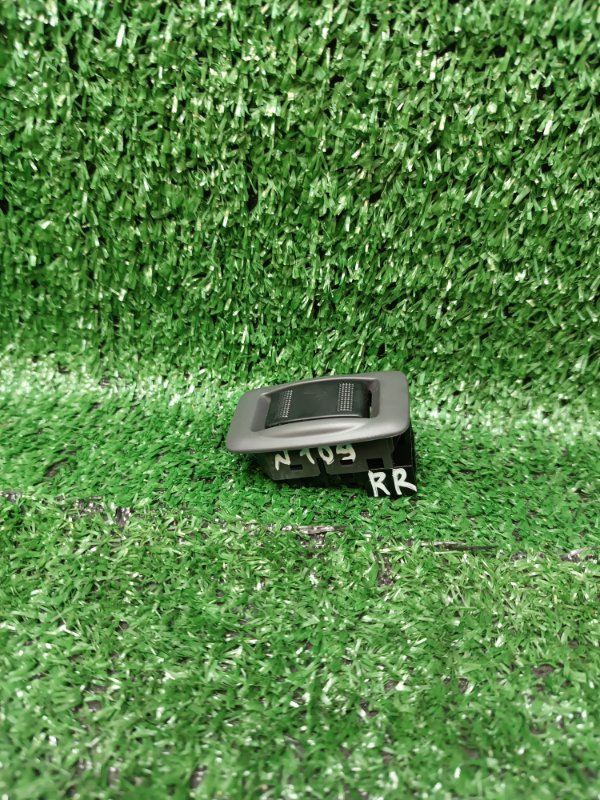 Кнопка стеклоподъемника Mazda Familia S-Wagon BJ5W ZLDE 1998 задняя правая (б/у)