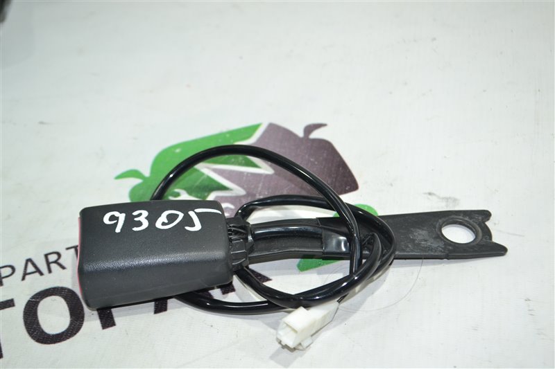 Замок ремня безопасности Toyota Fielder ZZE122 2002 передний правый (б/у)