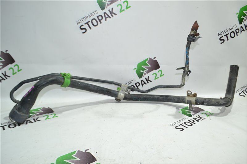 Горловина топливного бака Toyota Corolla Spacio NZE/ZZE121/122/124 1NZ/1ZZ 2000 (б/у)