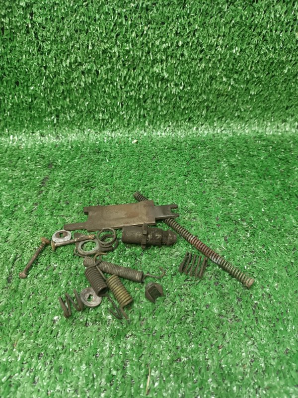 Механизм стояночного тормоза Subaru Legasy BG5 EJ20 задний левый (б/у)