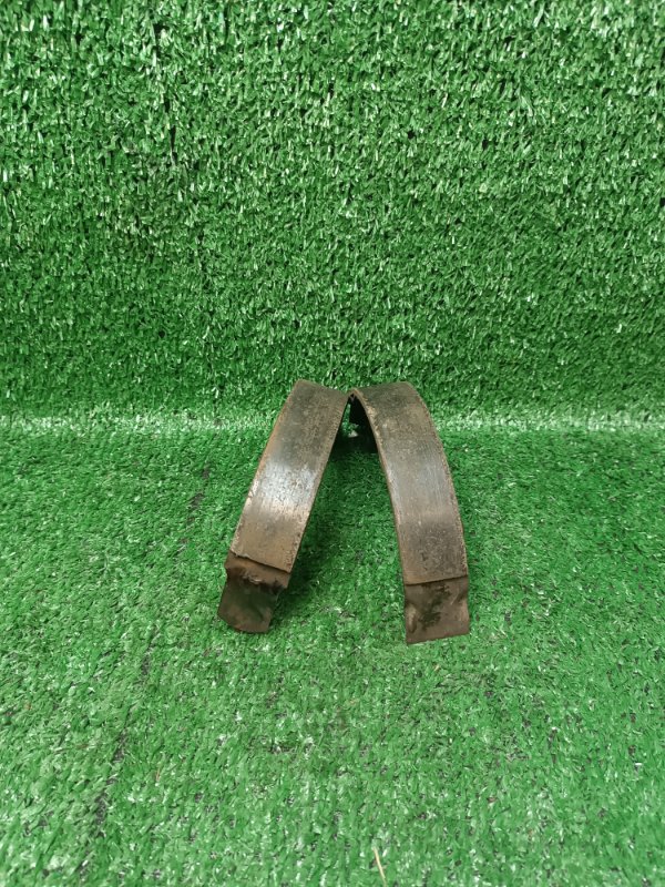 Тормозные колодки Subaru Legasy BG5 EJ20 заднее левое (б/у)