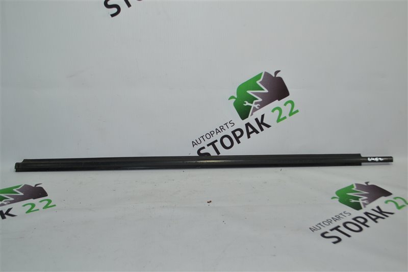 Молдинг стекла Toyota Corolla Spacio NZE121 1NZ 2002 передний левый (б/у)