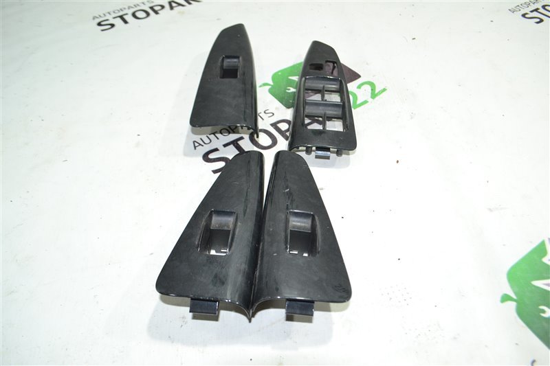 Накладка кнопки стеклоподьёмника Toyota Corolla Spacio NZE121 1NZ 2002 (б/у)