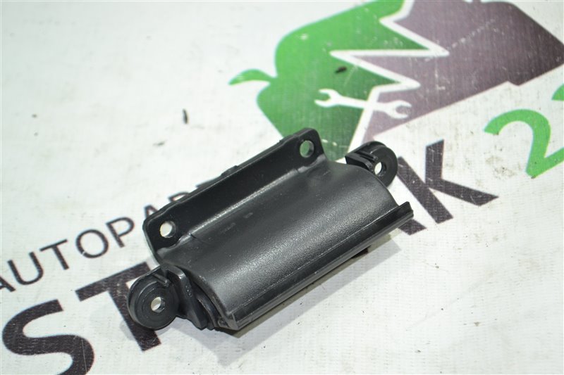 Крепление подлокотника Toyota Corolla NZE121 1NZ 2002 (б/у)