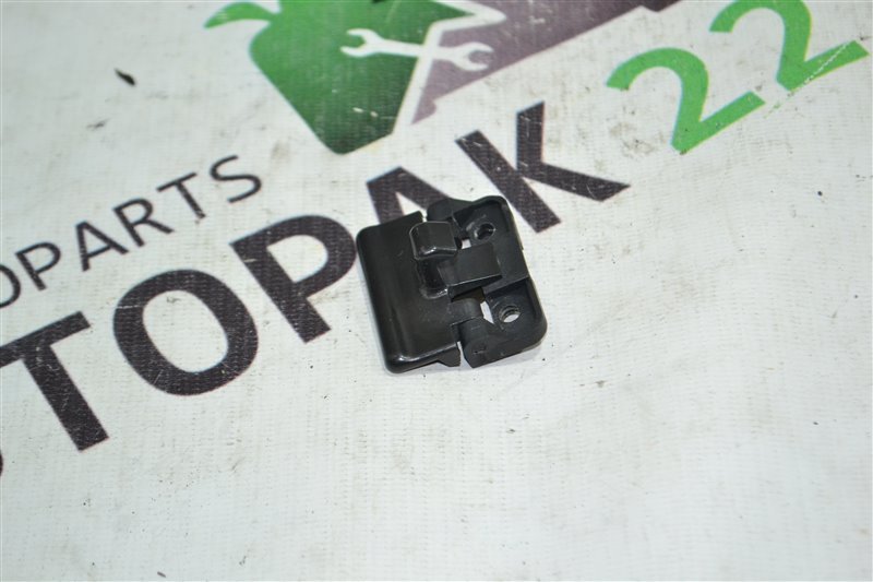 Замок подлокотника Toyota Corolla NZE121 1NZ 2002 (б/у)