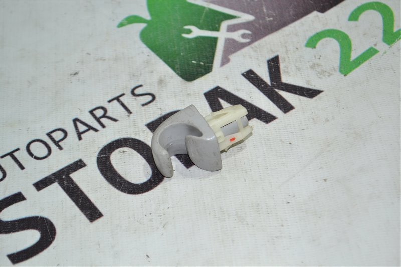 Крепление солнцезащитного козырька Toyota Corolla NZE121 1NZ 2002 (б/у)