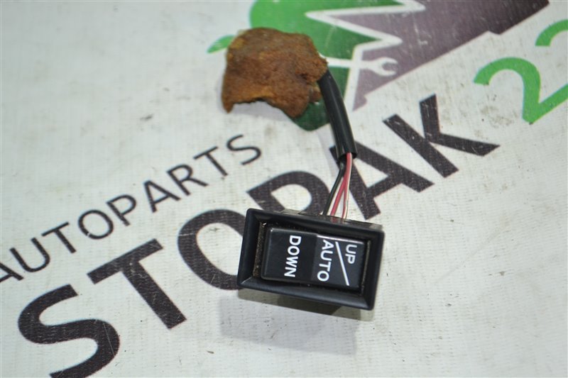 Кнопка управления антенной Toyota Fielder NZE121 2003 (б/у)