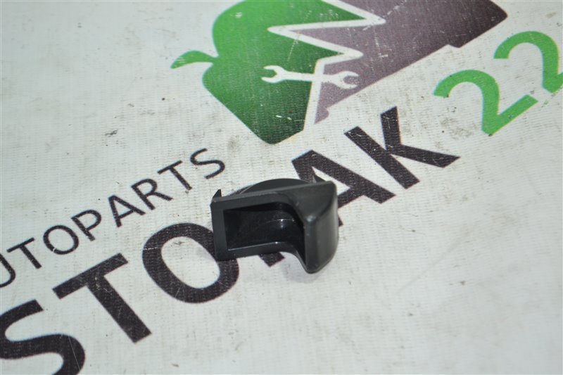 Заглушка Toyota Fielder ZZE122 2002 (б/у)
