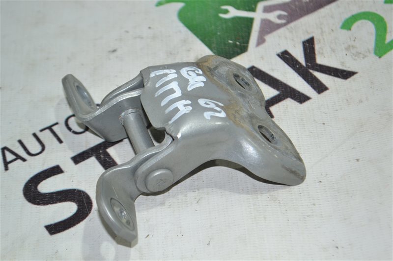 Петля двери нижняя Toyota Corolla Spacio NZE121 1NZ 2002 передняя левая (б/у)