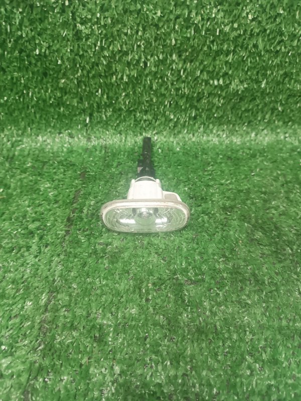 Повторитель в бампер Mazda Premacy CP8W (б/у)