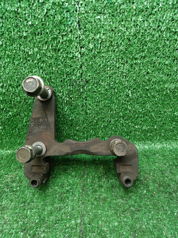 Скоба суппорта Mazda Bongo SSF8 передняя левая (б/у)