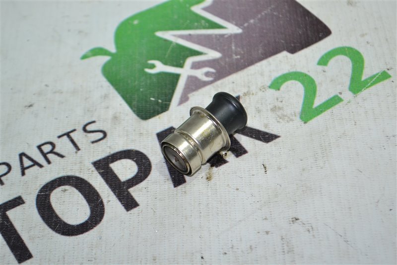 Прикуриватель Toyota Toyota Corolla/Fielder/Allex/Runx NZE/ZZE120/121/122/123/124 NZE/ZZE/120/121/122/123/124 1NZ/1ZZ 2000 (б/у)
