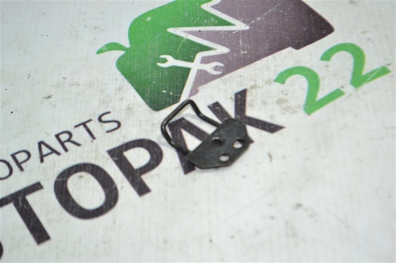 Петля бардачка Toyota Toyota Corolla/Fielder/Allex/Runx NZE/ZZE120/121/122/123/124 NZE/ZZE/120/121/122/123/124 1NZ/1ZZ 2000 (б/у)