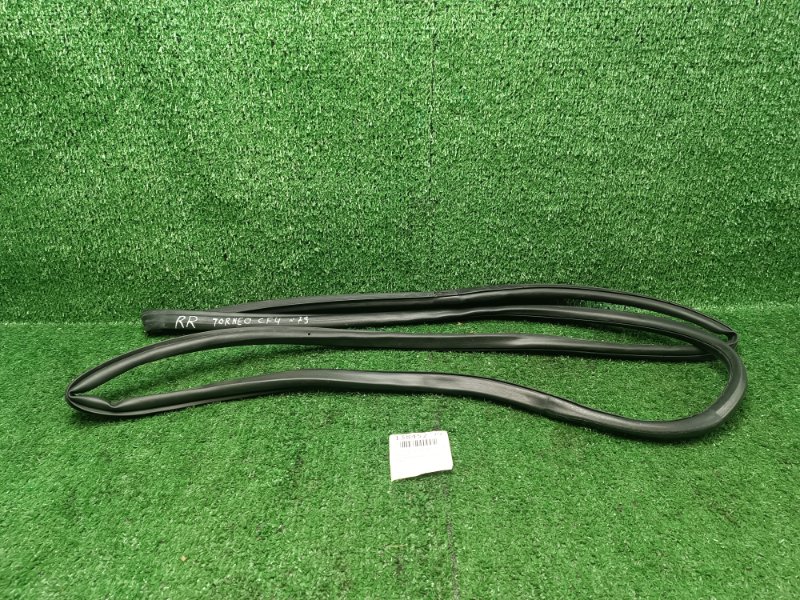 Уплотнительная резинка двери Honda Torneo CF4 F20B 1998 задняя правая (б/у)