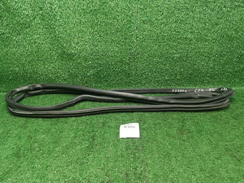 Уплотнительная резинка двери Honda Torneo CF4 F20B 1998 передняя левая (б/у)