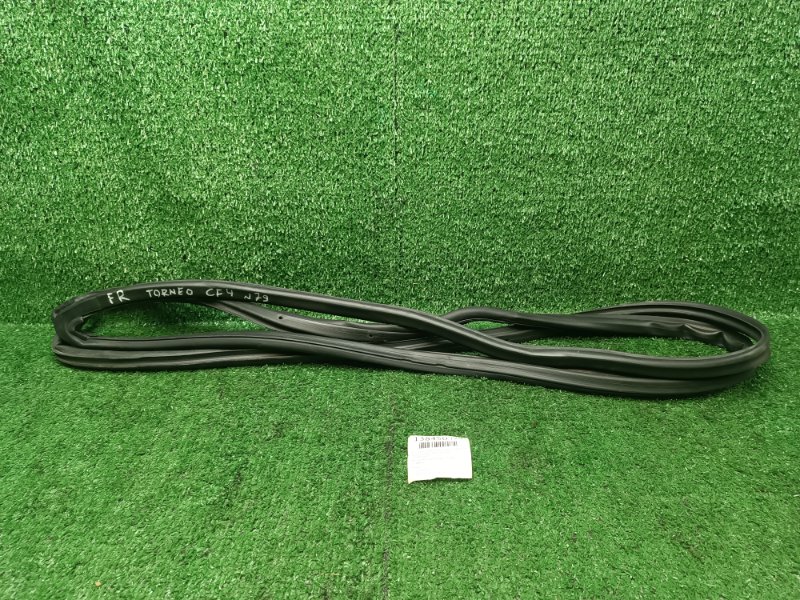 Уплотнительная резинка двери Honda Torneo CF4 F20B 1998 передняя правая (б/у)