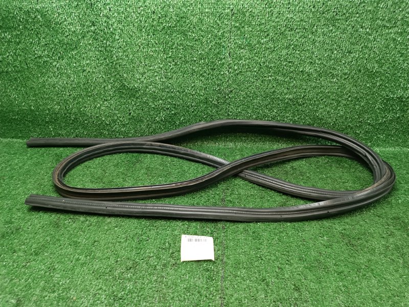 Уплотнительная резинка двери багажника Suzuki Escudo TL52W J20A 2004 (б/у)