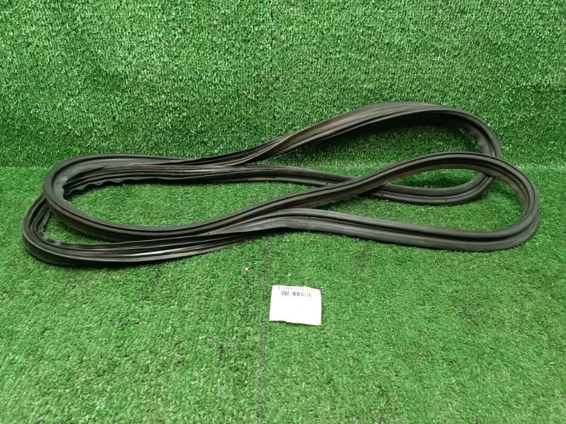 Уплотнительная резинка двери багажника Mazda Familia S-Wagon BJ5W ZLDE 1998 (б/у)