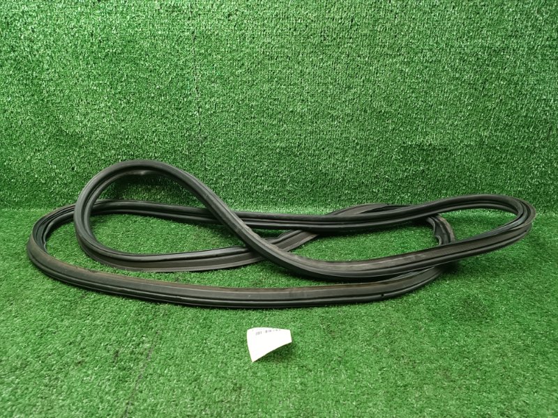 Уплотнительная резинка двери багажника Honda CR-V RE4 K24A 2007 (б/у)