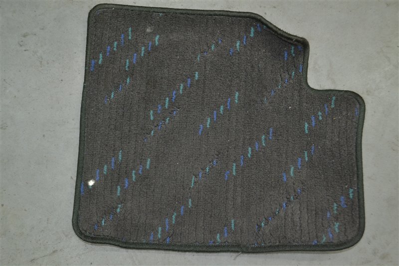 Коврик салона Toyota Corolla/Fielder/Allex/Runx NZE/ZZE/120/121/122/123 1NZ/1ZZ 2000 задний правый (б/у)