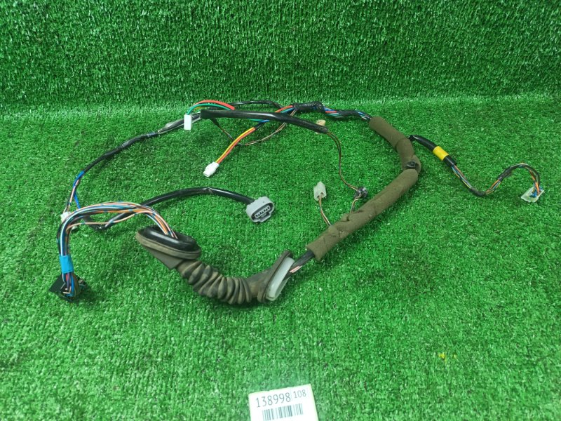 Проводка двери Suzuki Escudo TD02W G16A 1998 передняя левая (б/у)