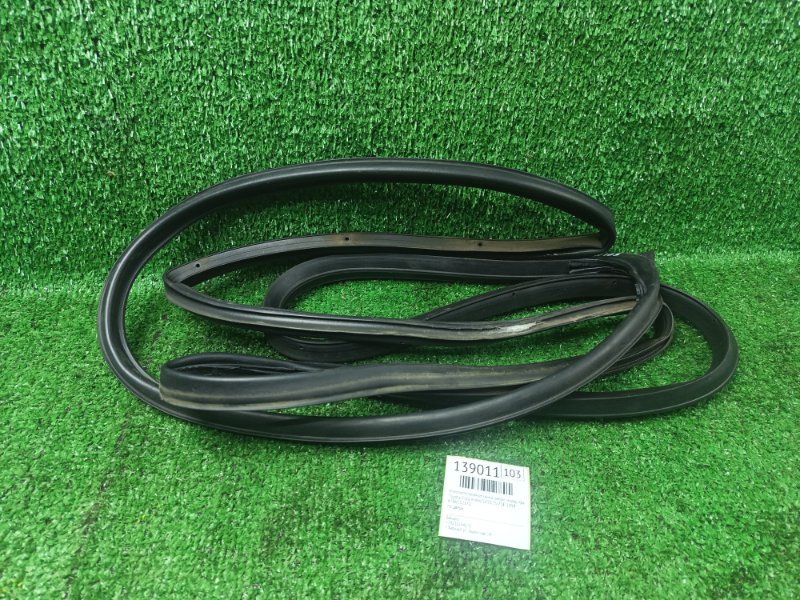 Уплотнительная резинка двери Toyota Vista Ardeo SV50 3S-FSE 1999 передняя правая (б/у)