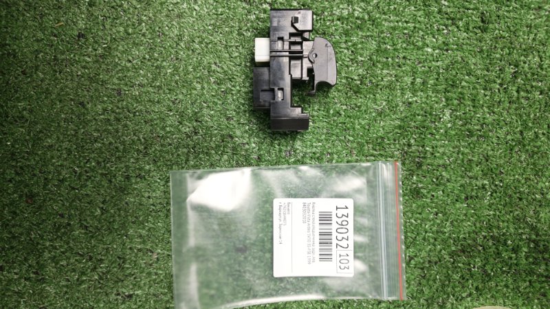 Кнопка стеклоподъемника Toyota Vista Ardeo SV50 3S-FSE 1999 задняя левая (б/у)