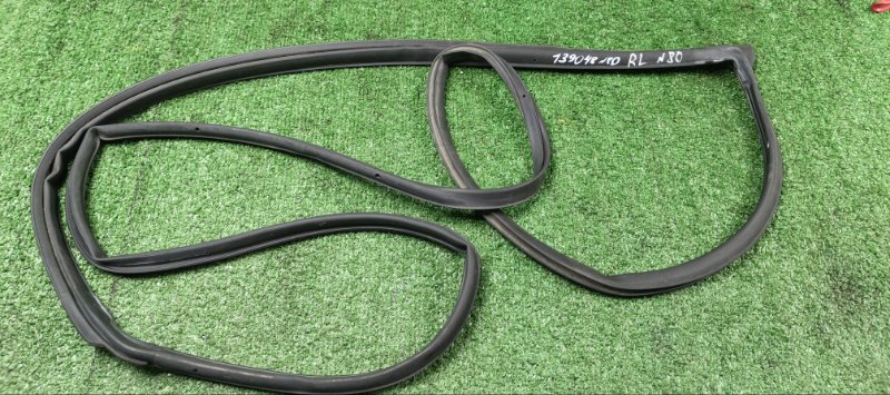 Уплотнительная резинка двери Toyota Premio ZZT240 1ZZ-FE 2003 задняя левая (б/у)