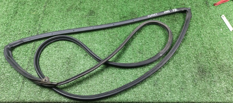 Уплотнительная резинка двери Toyota Wish ZGE21 3ZR-FAE 2009 передняя правая (б/у)