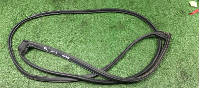 Уплотнительная резинка двери Toyota Wish ZGE21 3ZR-FAE 2009 задняя левая (б/у)