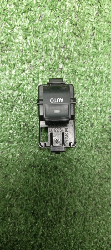 Кнопка стеклоподъемника Toyota Wish ZGE21 3ZR-FAE 2009 задняя правая (б/у)